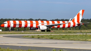 Photo of D-ABOM - Boeing 757-330 operated by Condor