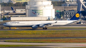 Photo of D-AIHZ - Airbus A340-642 operated by Lufthansa