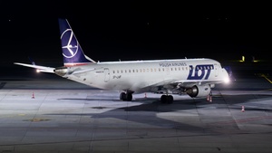 Photo of SP-LMF - Embraer ERJ-190AR operated by LOT Polish Airlines