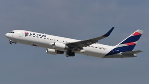 CC-CWF - Boeing 767-316(ER)