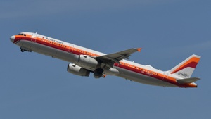 Photo of N582UW - Airbus A321-231 operated by American Airlines