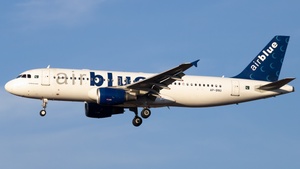 Photo of AP-BNU - Airbus A320-214 operated by Airblue