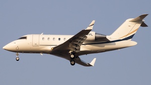 Photo of AP-FFL - Bombardier Challenger 605 operated by Private