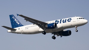 Photo of AP-BNU - Airbus A320-214 operated by Airblue