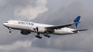 Photo of N76010 - Boeing 777-224(ER) operated by United Airlines