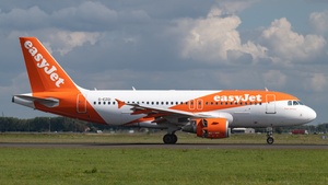 Photo of G-EZGI - Airbus A319-111 operated by easyJet