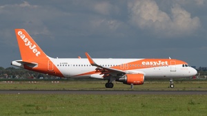 Photo of G-EZPD - Airbus A320-214 operated by easyJet