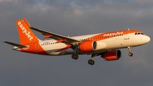 Photo of G-UZHT - Airbus A320-251N operated by easyJet