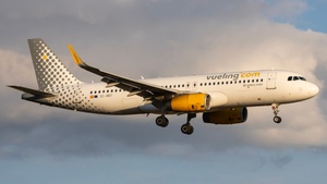 Photo of EC-MBT - Airbus A320-232 operated by Vueling