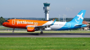 Photo of C-GCJK - Airbus A320-214 operated by Jetlines
