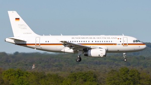15+03 - Airbus A319-133(CJ)