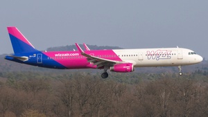 Photo of HA-LXF - Airbus A321-231 operated by Wizz Air