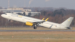 Photo of EC-MGY - Airbus A321-231 operated by Vueling
