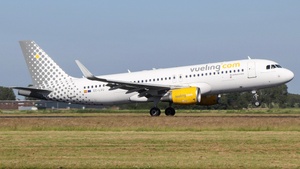 Photo of EC-LVU - Airbus A320-214 operated by Vueling