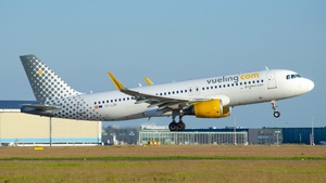 Photo of EC-LZN - Airbus A320-214 operated by Vueling