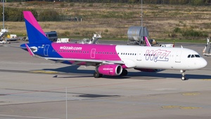 Photo of HA-LXN - Airbus A321-231 operated by Wizz Air