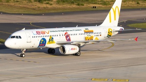 Photo of D-ANNE - Airbus A320-232 operated by LEAV Aviation