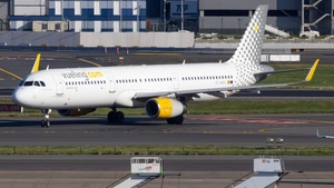 Photo of EC-MOO - Airbus A321-231 operated by Vueling