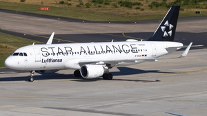 Photo of D-AIUA - Airbus A320-214 operated by Lufthansa