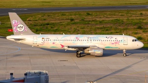 Photo of D-ANNA - Airbus A320-214 operated by Sundair
