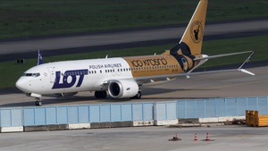 Photo of SP-LVK - Boeing 737 MAX 8 operated by LOT Polish Airlines