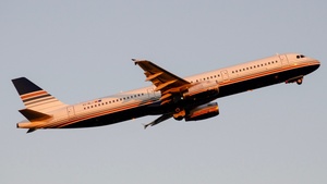 Photo of EC-NLJ - Airbus A321-231 operated by Privilege Style