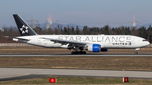 Photo of N218UA - Boeing 777-222(ER) operated by United Airlines