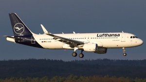 Photo of D-AIUG - Airbus A320-214 operated by Lufthansa