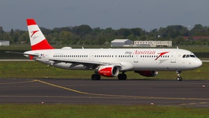 Photo of OE-LBC - Airbus A321-111 operated by Austrian Airlines