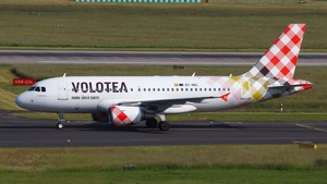 Photo of EC-NGL - Airbus A319-112 operated by Volotea