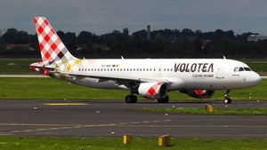 Photo of EC-NNZ - Airbus A320-214 operated by Volotea