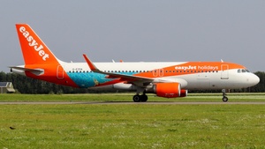 Photo of G-EZOA - Airbus A320-214 operated by easyJet