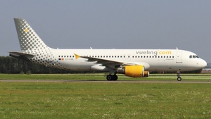 Photo of EC-KHN - Airbus A320-216 operated by Vueling