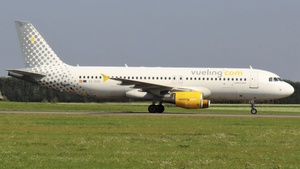 Photo of EC-KDG - Airbus A320-214 operated by Vueling