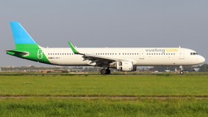 Photo of EC-NLV - Airbus A321-211 operated by Vueling