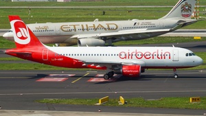 Photo of D-ABDT - Airbus A320-214 operated by Air Berlin