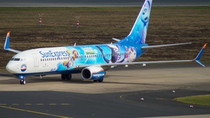 Photo of TC-SNU - Boeing 737-8HC operated by SunExpress