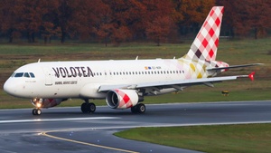 Photo of EC-NOR - Airbus A320-216 operated by Volotea