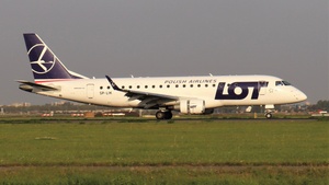 Photo of SP-LIK - Embraer ERJ-175LR operated by LOT Polish Airlines