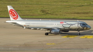 Photo of D-ABHK - Airbus A320-214 operated by Niki