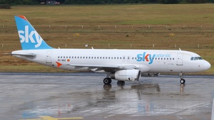 Photo of EC-NOZ - Airbus A320-232 operated by CHEX Air (opb Aura Airlines)