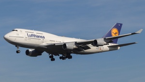 Photo of D-ABTK - Boeing 747-430 operated by Lufthansa