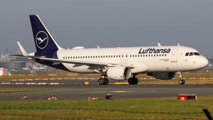Photo of D-AIZS - Airbus A320-214 operated by Lufthansa