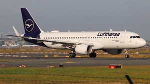 Photo of D-AIZZ - Airbus A320-214 operated by Lufthansa
