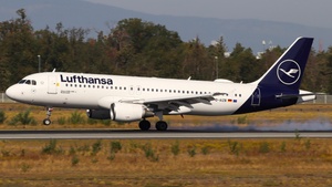 Photo of D-AIZB - Airbus A320-214 operated by Lufthansa
