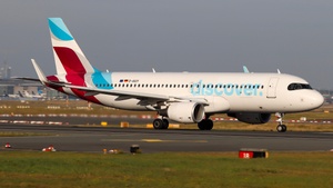 Photo of D-AIUY - Airbus A320-214 operated by Discover Airlines