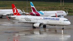 Photo of TC-JSI - Airbus A321-231 operated by Turkish Airlines