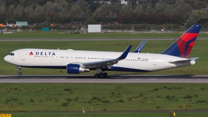 Photo of N199DN - Boeing 767-332(ER) operated by Delta Air Lines
