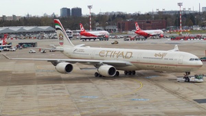 Photo of A6-EHE - Airbus A340-642 operated by Etihad Airways