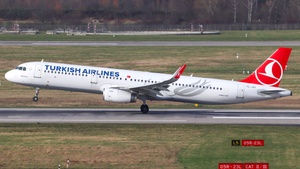 Photo of TC-JSY - Airbus A321-231 operated by Turkish Airlines